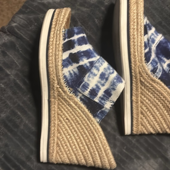 tom’s canvas tie-dye with blue and white open heel open toed wedges. - Picture 6 of 7